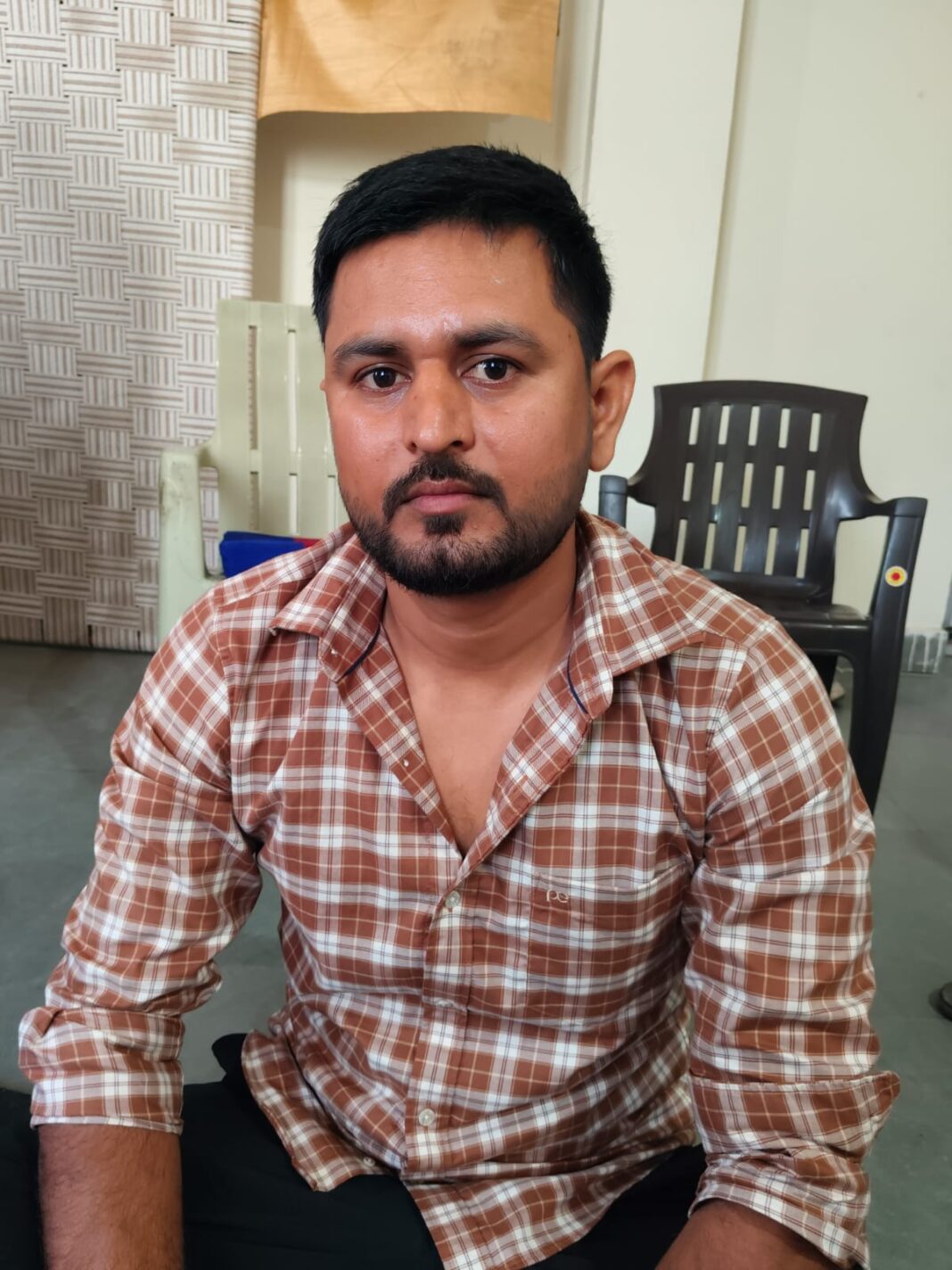 बाड़मेर में पटवारी 15 हजार रुपए की रिश्वत लेते रंगे हाथ गिरफ्तार बाड़मेर में पटवारी 15 हजार रुपए की रिश्वत लेते रंगे हाथ गिरफ्तार