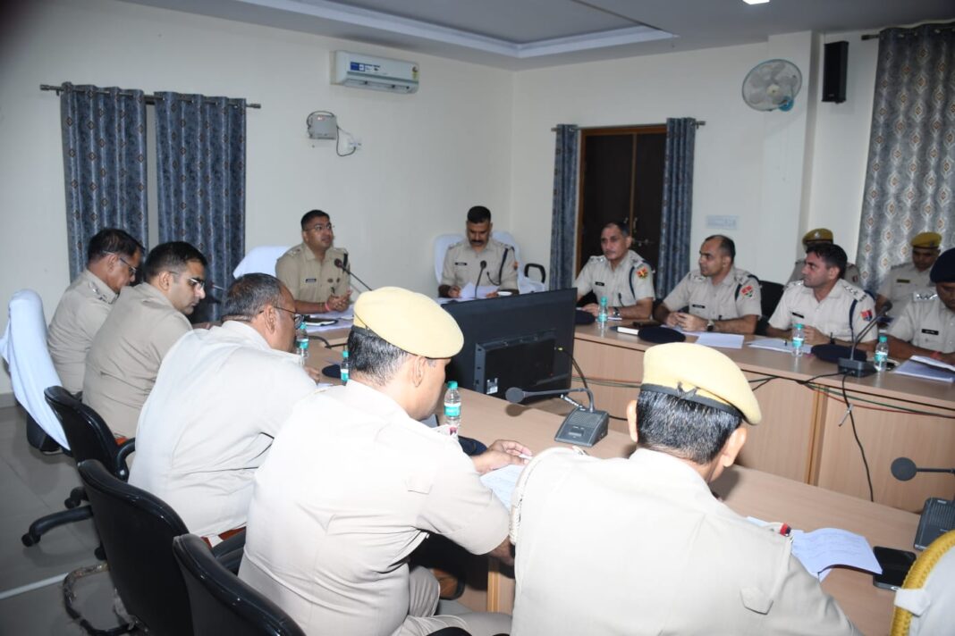 झुंझुनूं पुलिस की क्राइम मीटिंग: अपराधियों पर सख्ती, लंबित मामलों के त्वरित निस्तारण के निर्देश झुंझुनूं पुलिस की क्राइम मीटिंग: अपराधियों पर सख्ती, लंबित मामलों के त्वरित निस्तारण के निर्देश